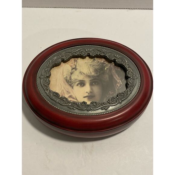 Oval Keepsake Box with Pewter Picture Frame Lid Jewelry Box Wooden Box Vintage - Picture 1 of 9